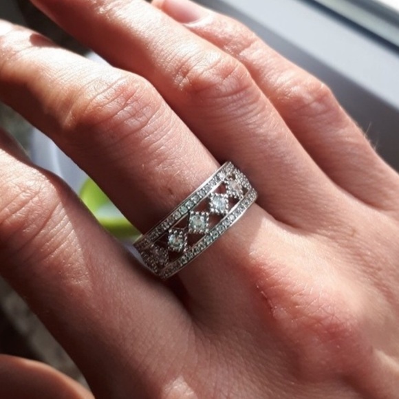 FASCINATION - Picture 6 of 9